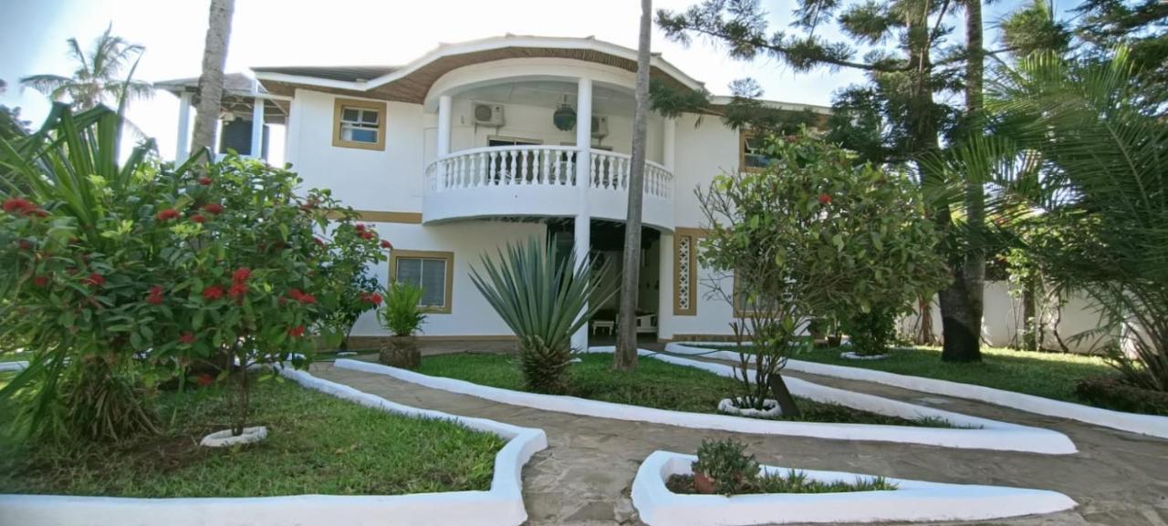 Tichi Villas - Diani Beach Exterior photo